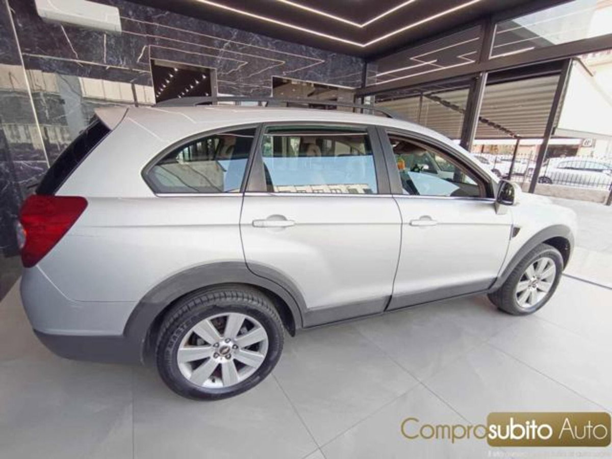 Chevrolet Captiva 2.0 VCDi LTZ (6)
