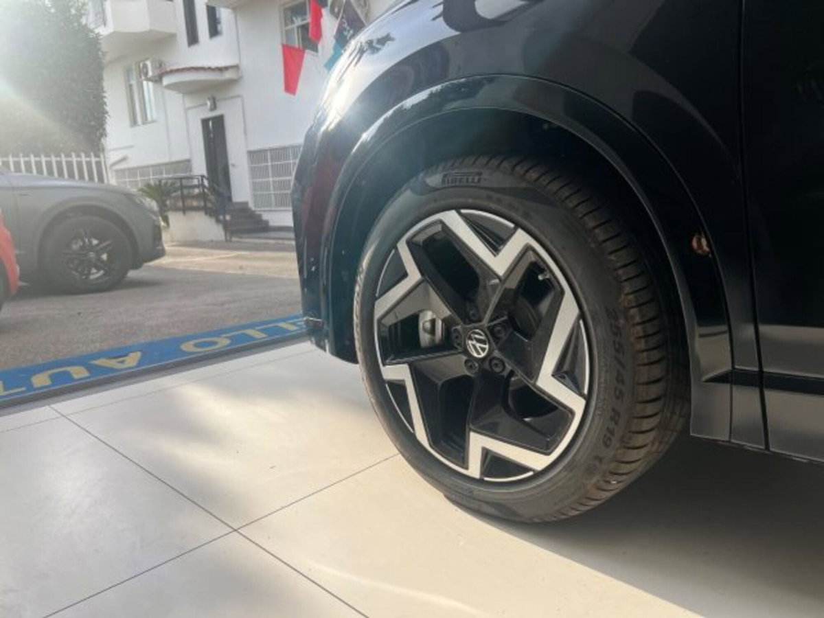 Volkswagen Tiguan Allspace 2.0 tdi R-Line 150cv dsg (20)