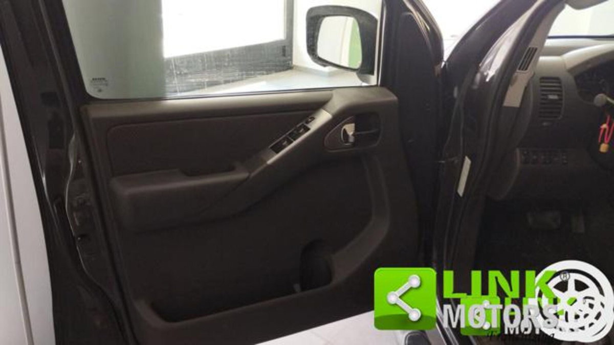 Nissan Navara 2.5 dCi 4 porte Double Cab LE (11)