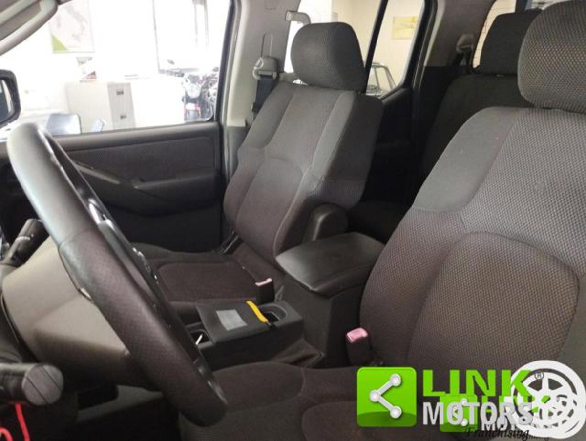 Nissan Navara 2.5 dCi 4 porte Double Cab LE (12)