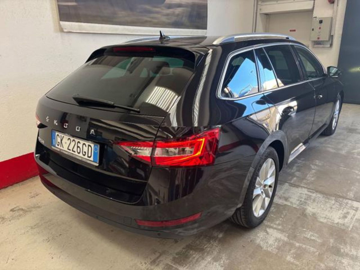 Skoda Superb Station Wagon 2.0 TDI EVO 150 CV SCR DSG Wagon Executive (6)