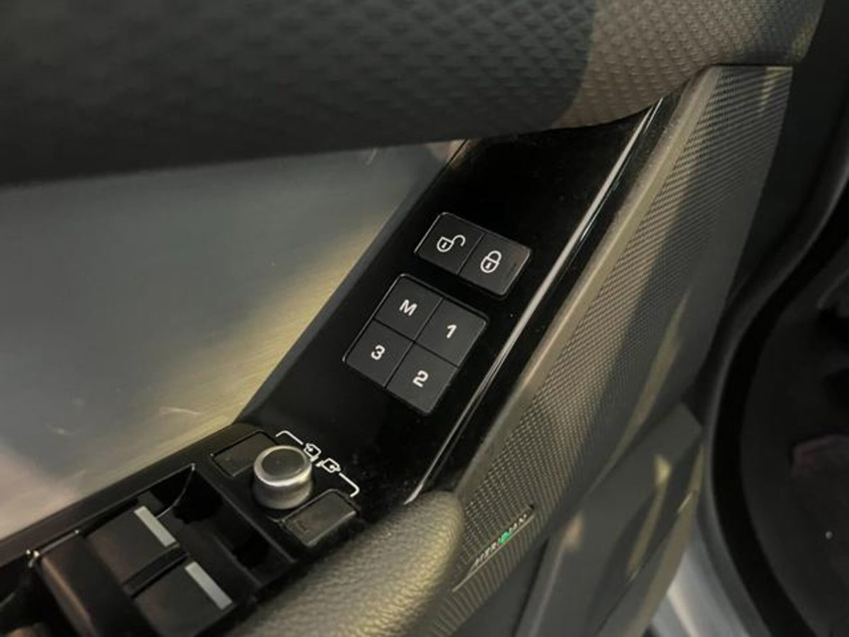 Land Rover Range Rover Velar 2.0D I4 180 CV R-Dynamic S (15)