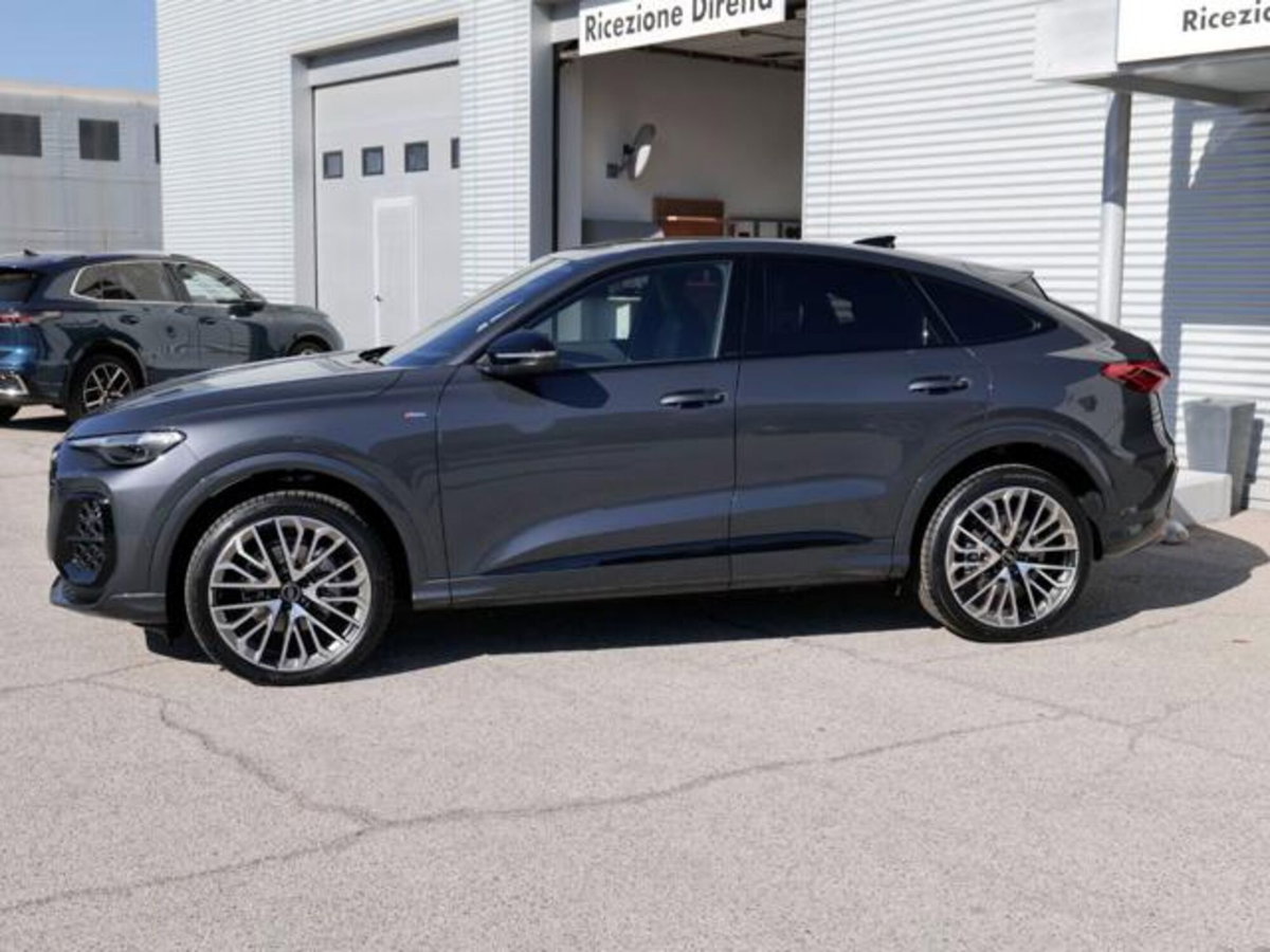 Audi Q5 Sportback 2.0 tdi mhev+ S line quattro 204cv s-tronic (2)