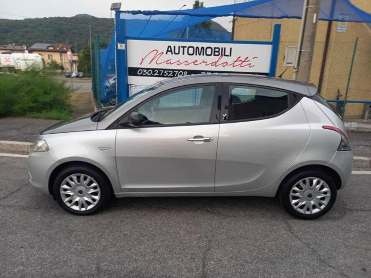 Lancia Ypsilon 0.9 TwinAir 85 CV 5 porte S&S Silver (3)
