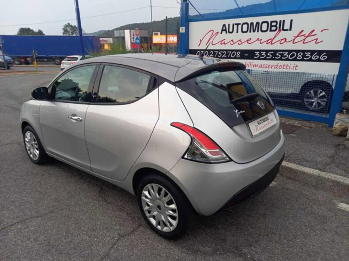 Lancia Ypsilon 0.9 TwinAir 85 CV 5 porte S&S Silver (4)