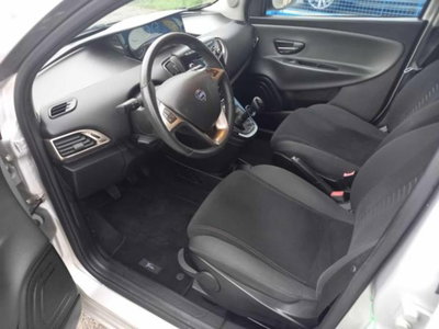 Lancia Ypsilon 0.9 TwinAir 85 CV 5 porte S&S Silver (9)