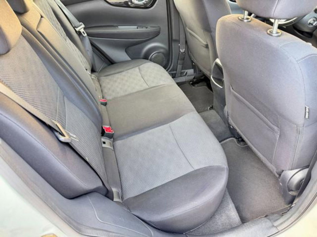 Nissan Qashqai 1.5 dCi Acenta Premium (11)
