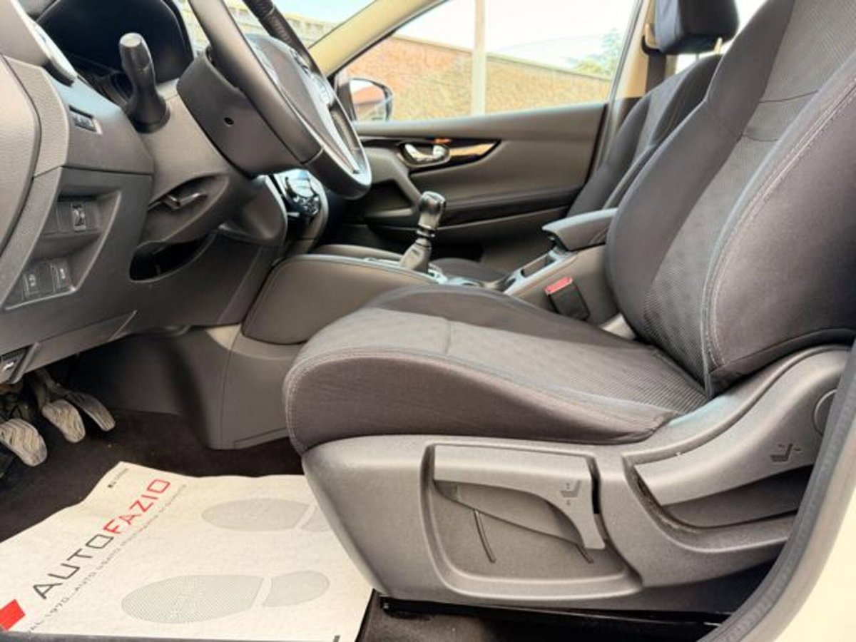 Nissan Qashqai 1.5 dCi Acenta Premium (17)