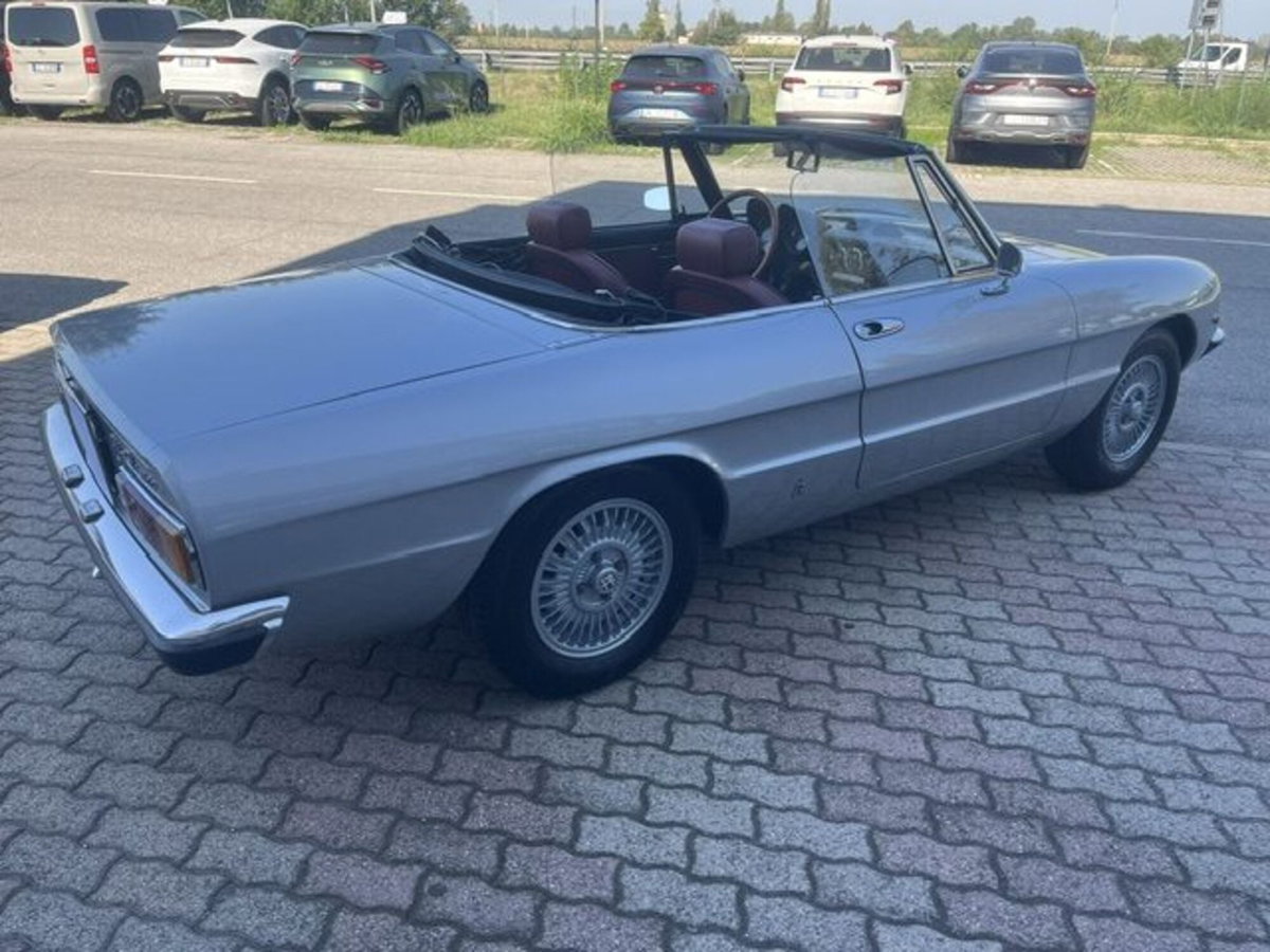 Alfa Romeo Spider 2.0 Veloce (6)