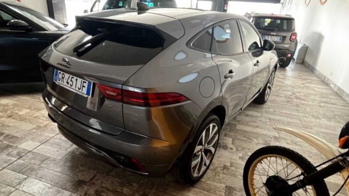 Jaguar E-Pace 2.0D 150 CV AWD aut. R-Dynamic (4)