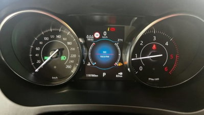 Jaguar E-Pace 2.0D 150 CV AWD aut. R-Dynamic (8)