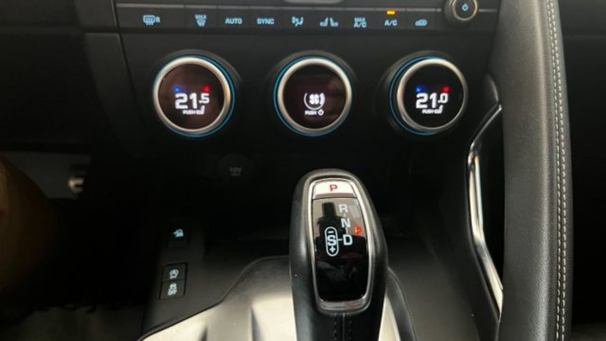Jaguar E-Pace 2.0D 150 CV AWD aut. R-Dynamic (9)