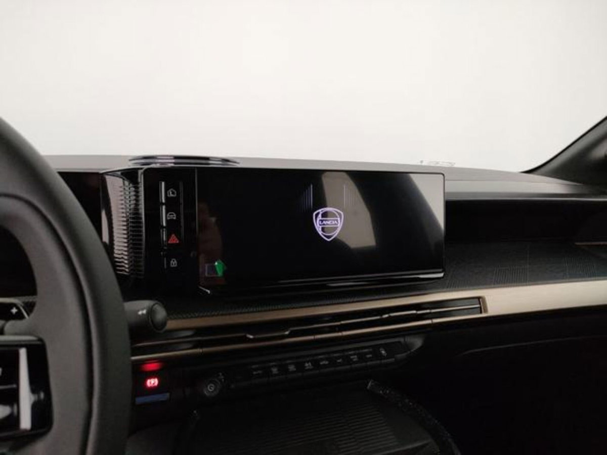 Lancia Ypsilon 1.2 mhev Edizione Limitata Cassina e-dct (9)