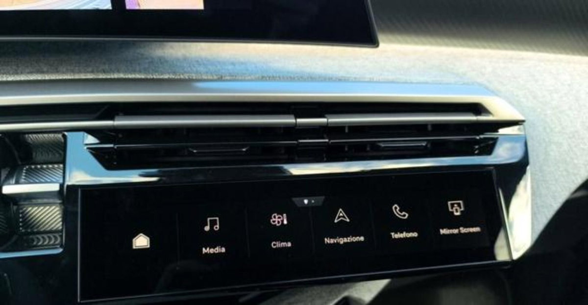Peugeot 3008 1.2 hybrid Allure 145cv e-dcs6 (9)
