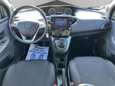 Lancia Ypsilon 1.0 FireFly 5 porte S&S Hybrid Ecochic Gold (12)