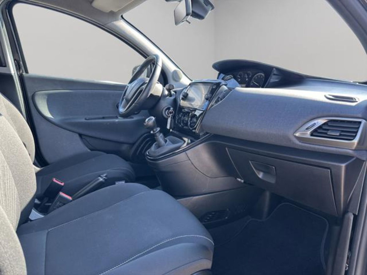 Lancia Ypsilon 1.0 FireFly 5 porte S&S Hybrid Ecochic Gold (15)