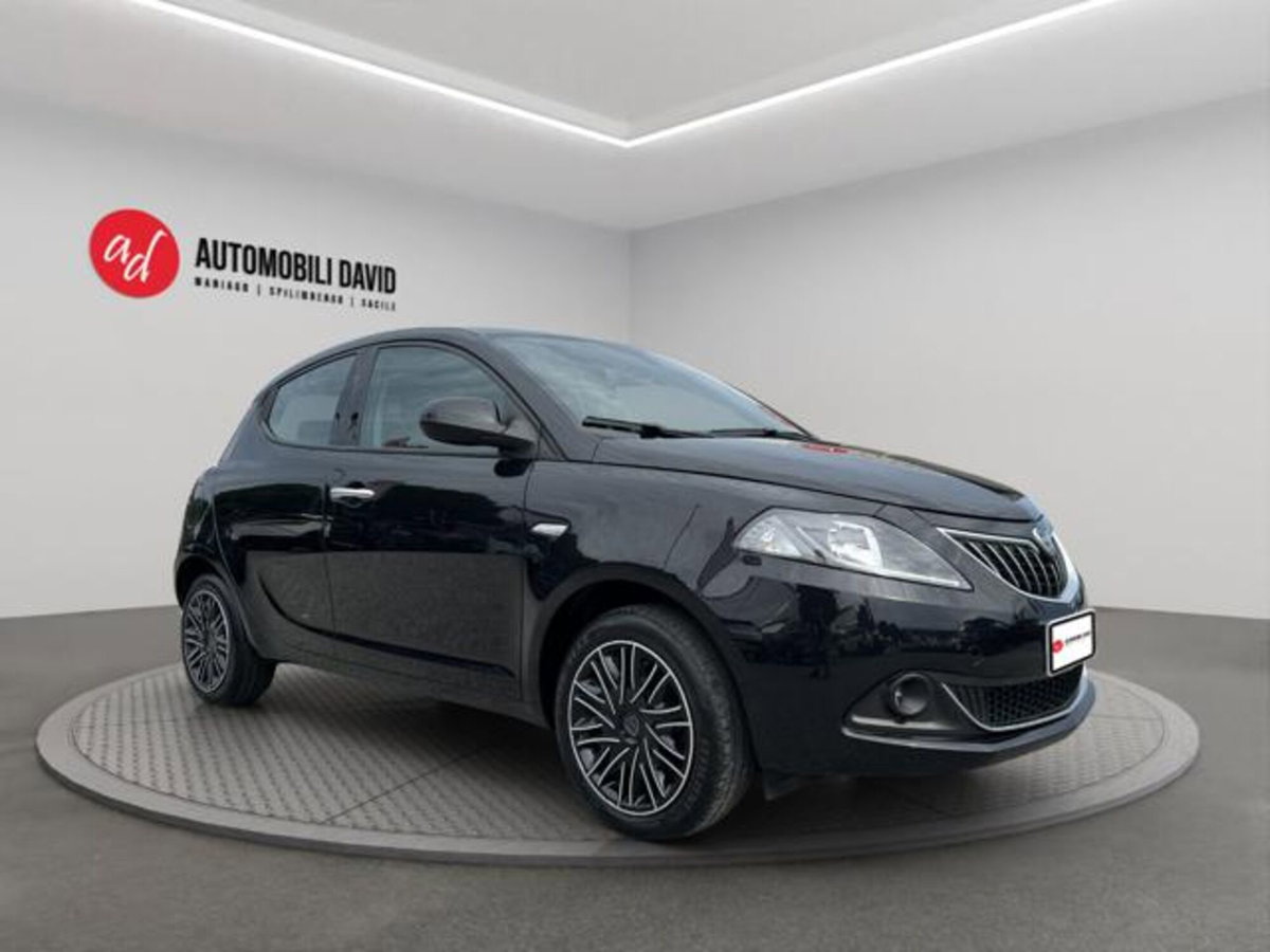 Lancia Ypsilon 1.0 FireFly 5 porte S&S Hybrid Ecochic Gold (2)