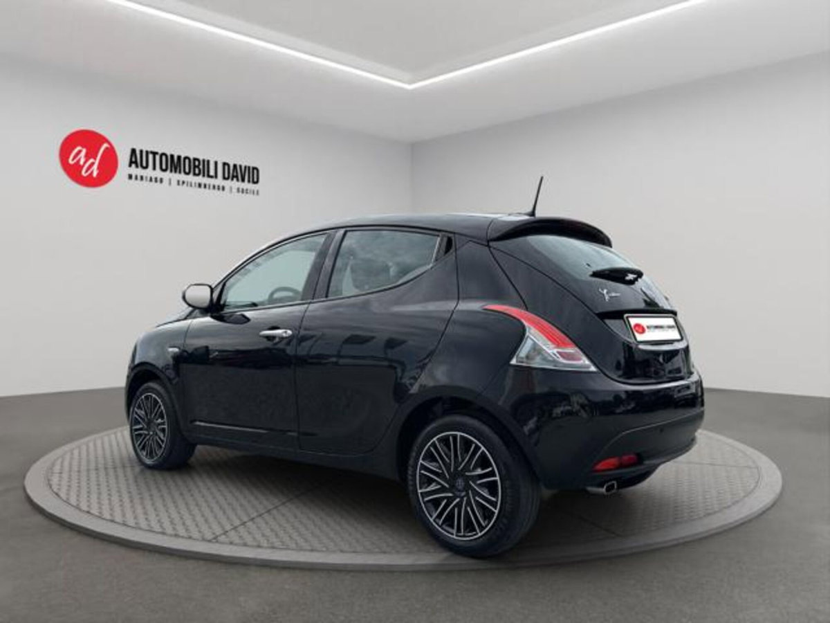 Lancia Ypsilon 1.0 FireFly 5 porte S&S Hybrid Ecochic Gold (3)