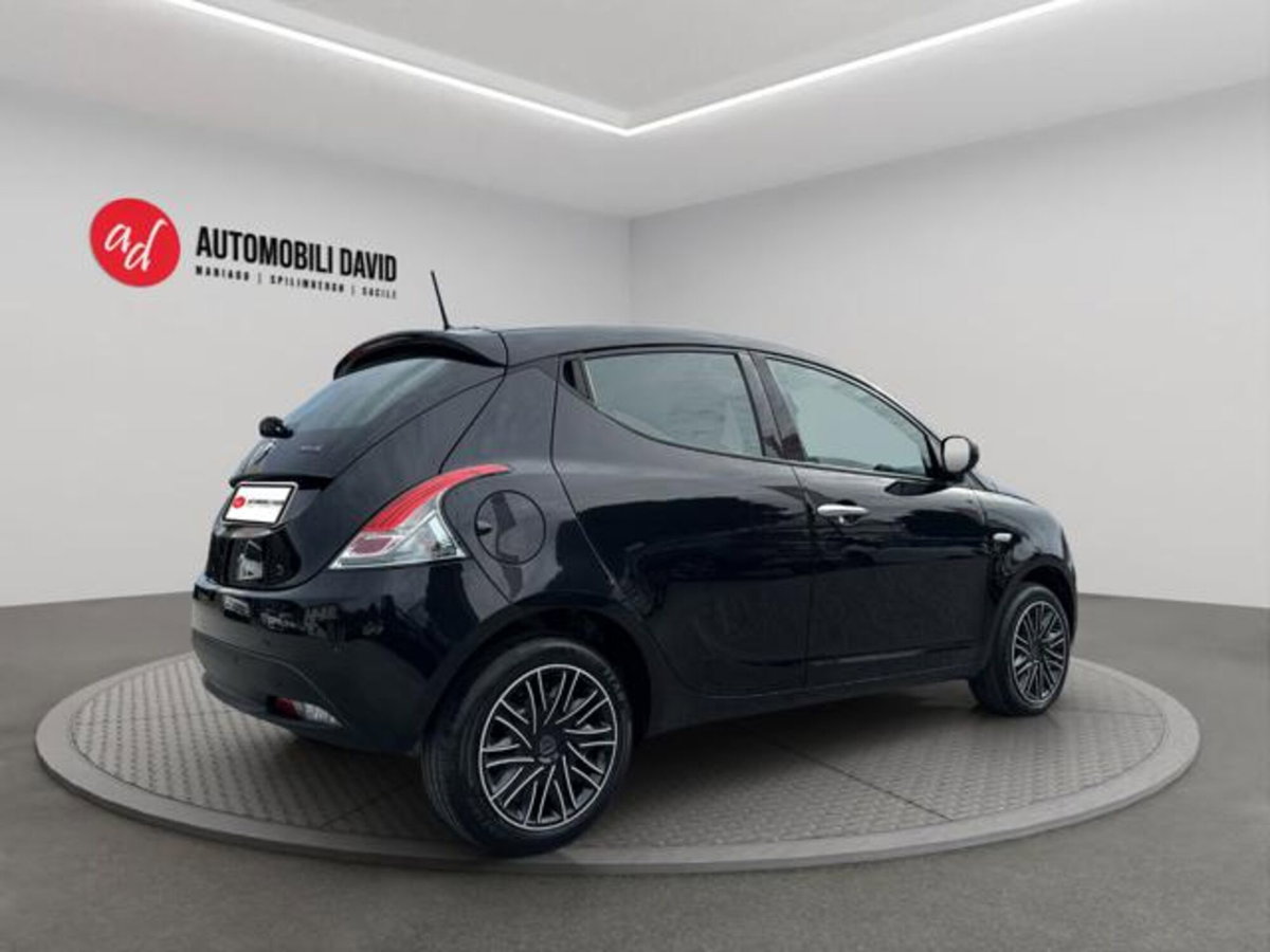 Lancia Ypsilon 1.0 FireFly 5 porte S&S Hybrid Ecochic Gold (4)