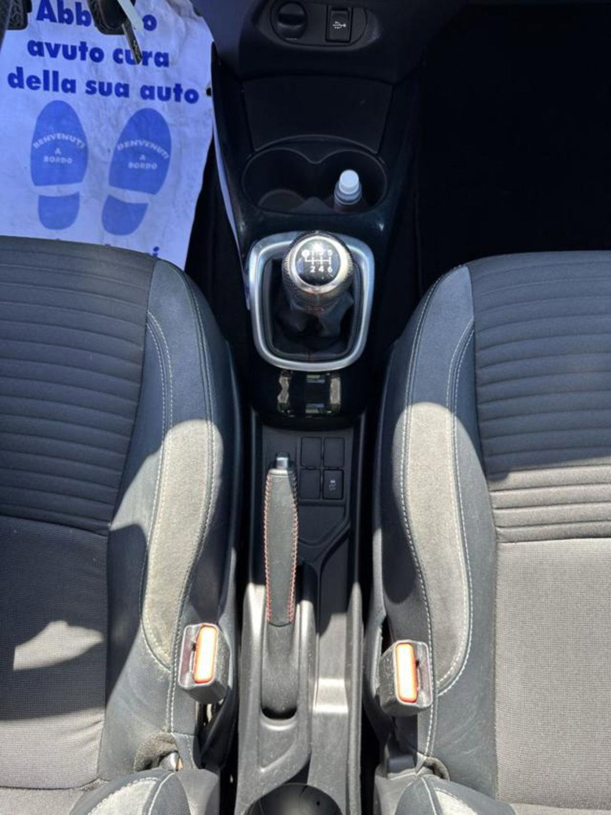 Toyota Yaris 1.3 5 porte Lounge (11)