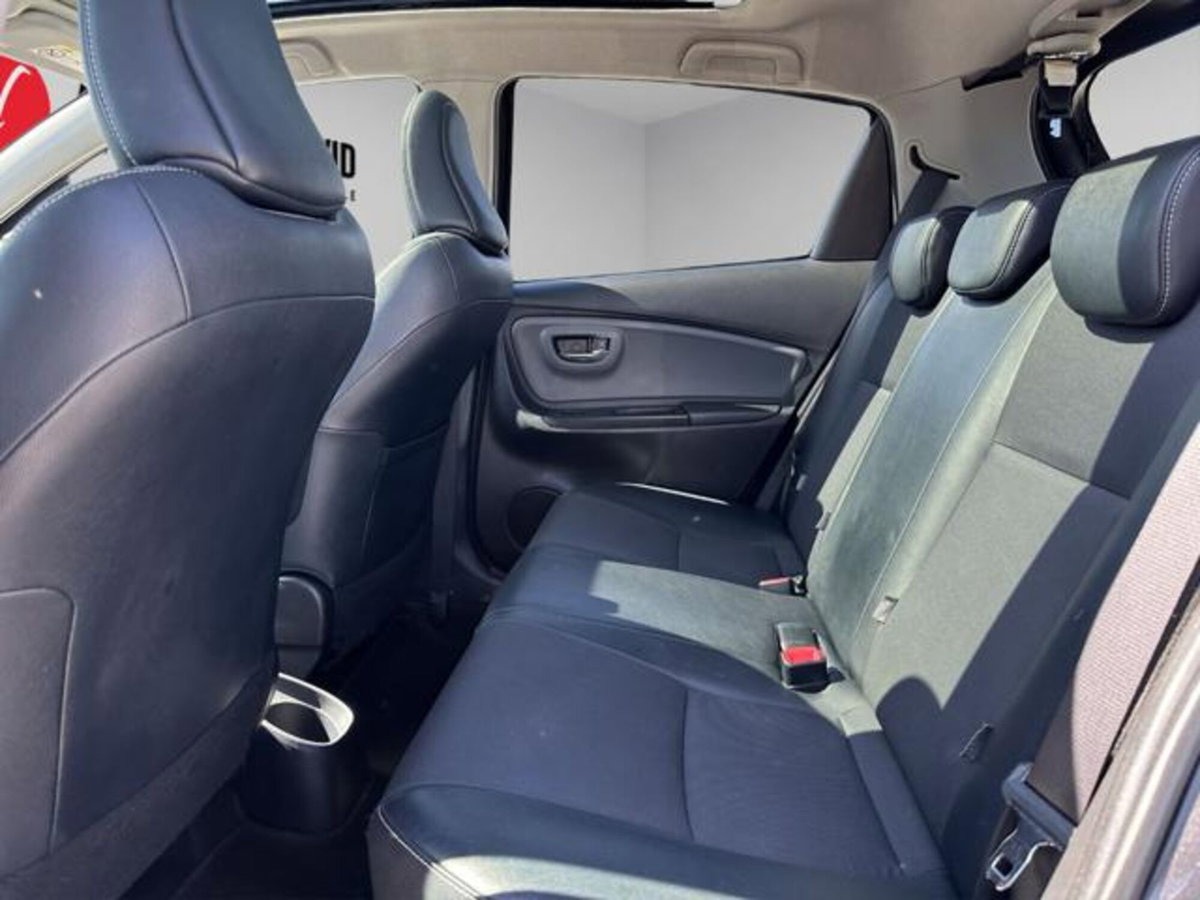 Toyota Yaris 1.3 5 porte Lounge (14)