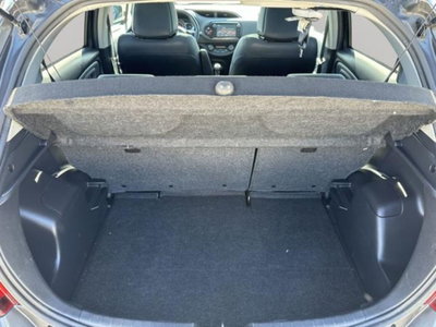 Toyota Yaris 1.3 5 porte Lounge (16)