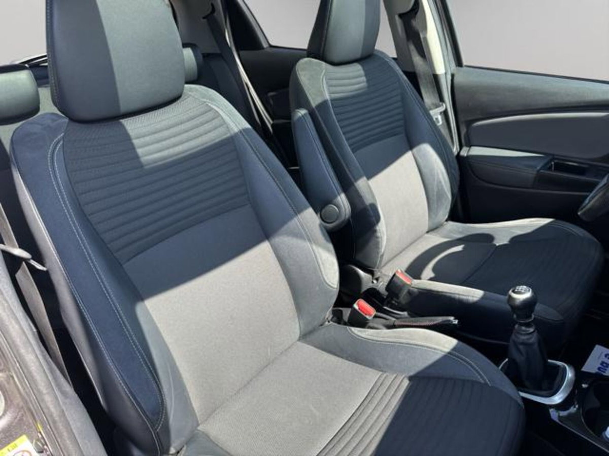 Toyota Yaris 1.3 5 porte Lounge (17)