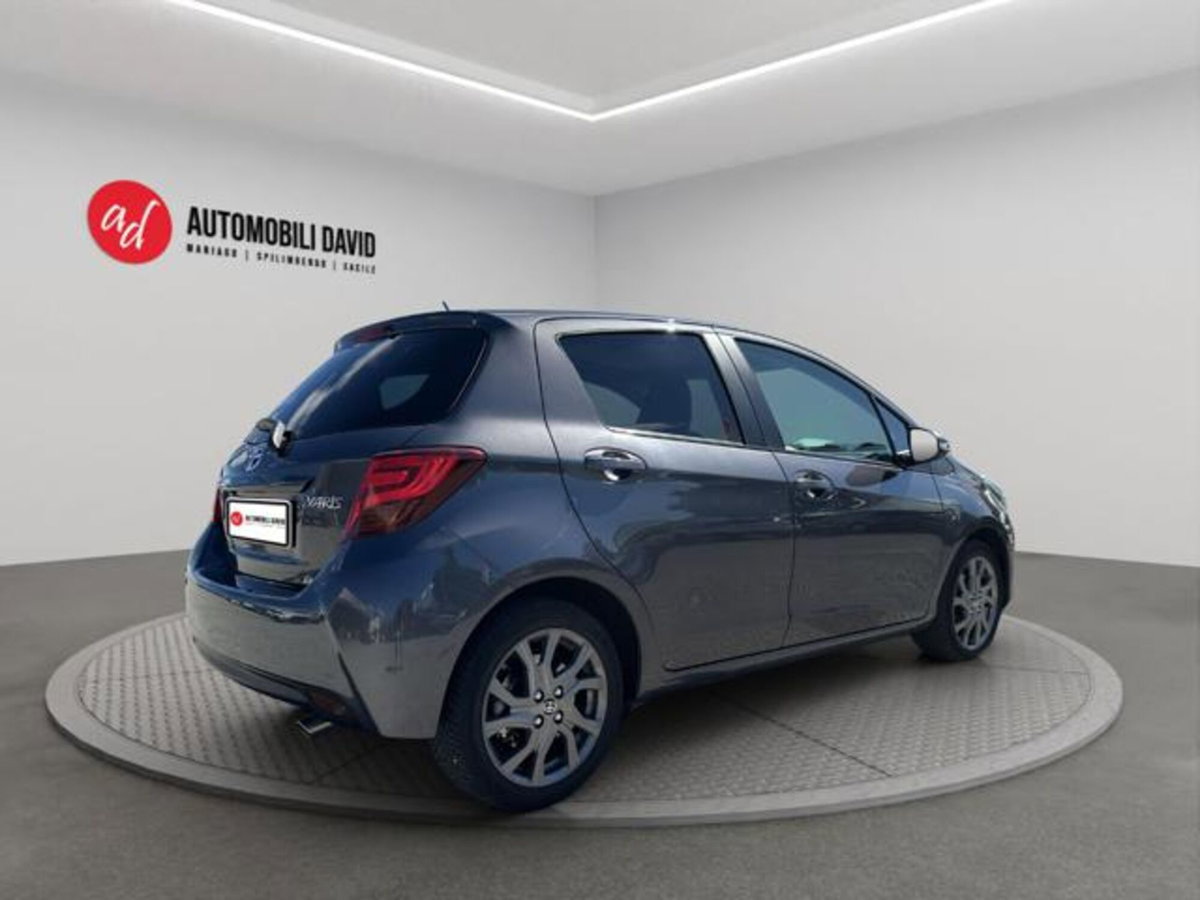 Toyota Yaris 1.3 5 porte Lounge (4)