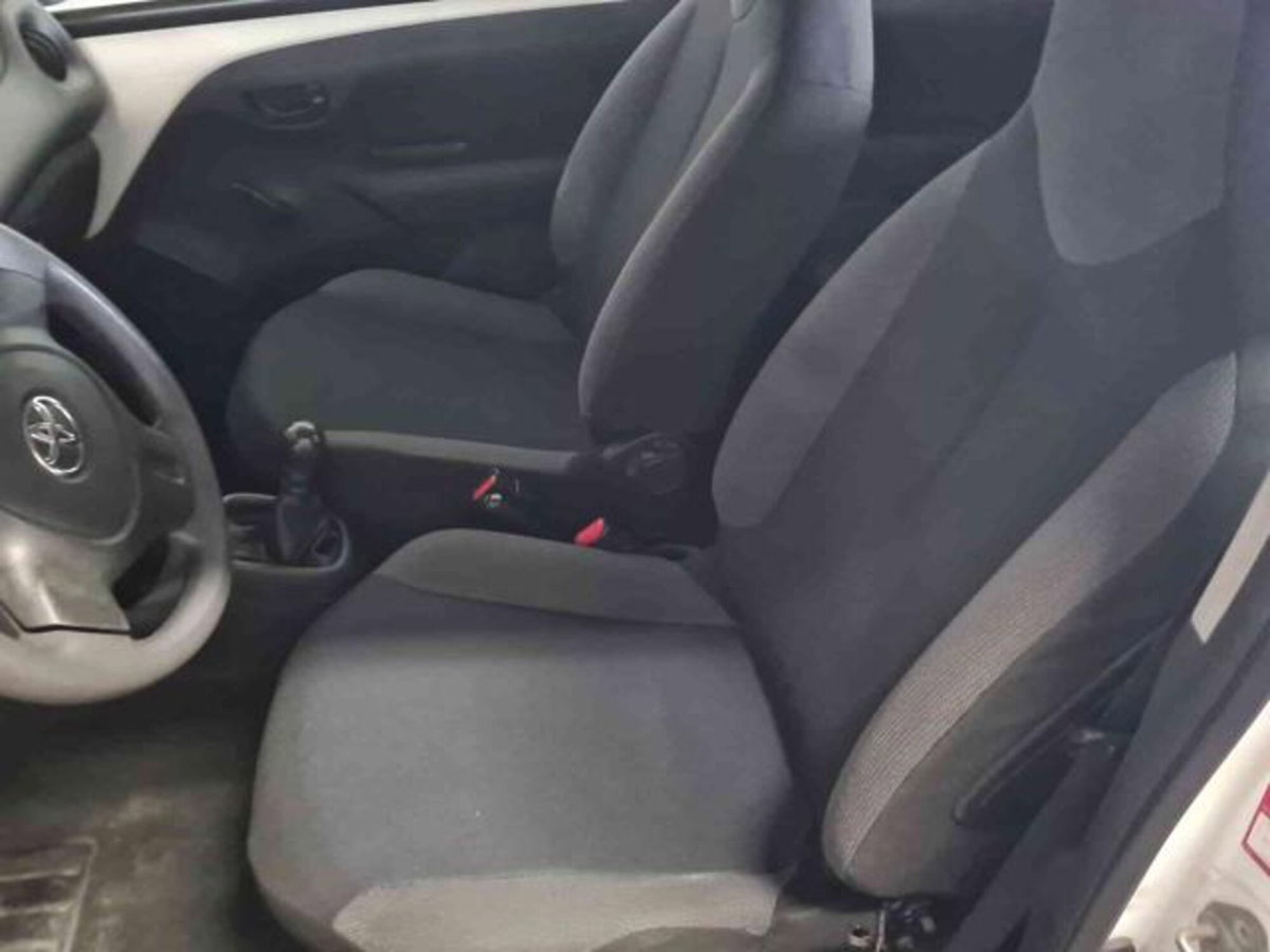 Toyota Aygo 1.0 VVT-i 69 CV 3 porte x-wave (10)