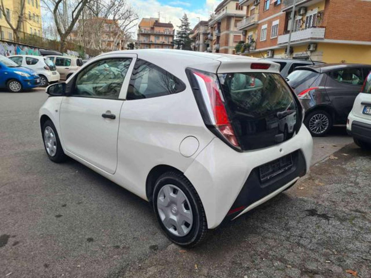 Toyota Aygo 1.0 VVT-i 69 CV 3 porte x-wave (5)