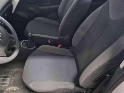 Toyota Aygo 1.0 VVT-i 69 CV 3 porte x-wave (8)
