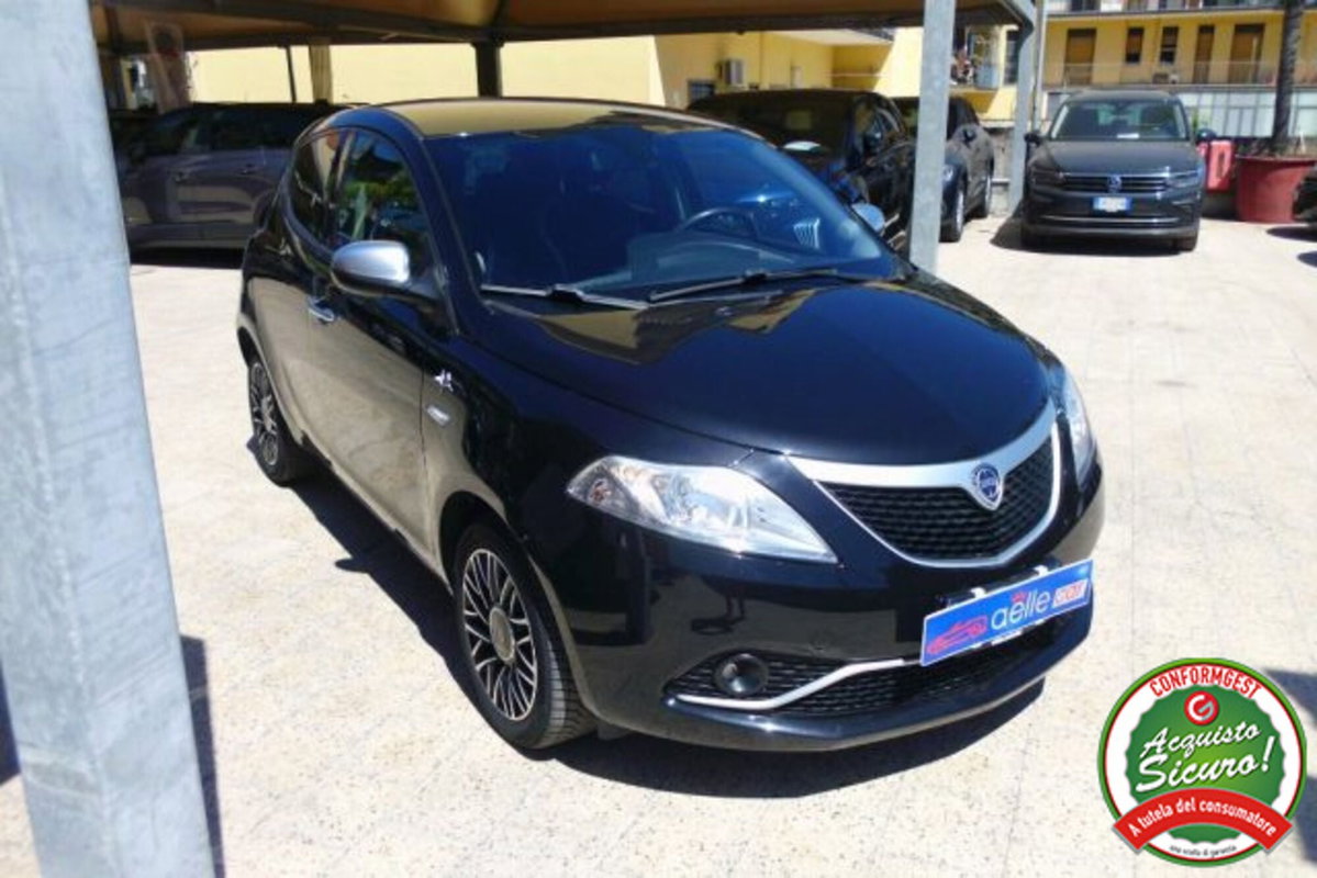 Lancia Ypsilon 1.2 69 CV 5 porte Gold