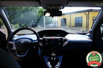 Lancia Ypsilon 1.2 69 CV 5 porte Gold (14)