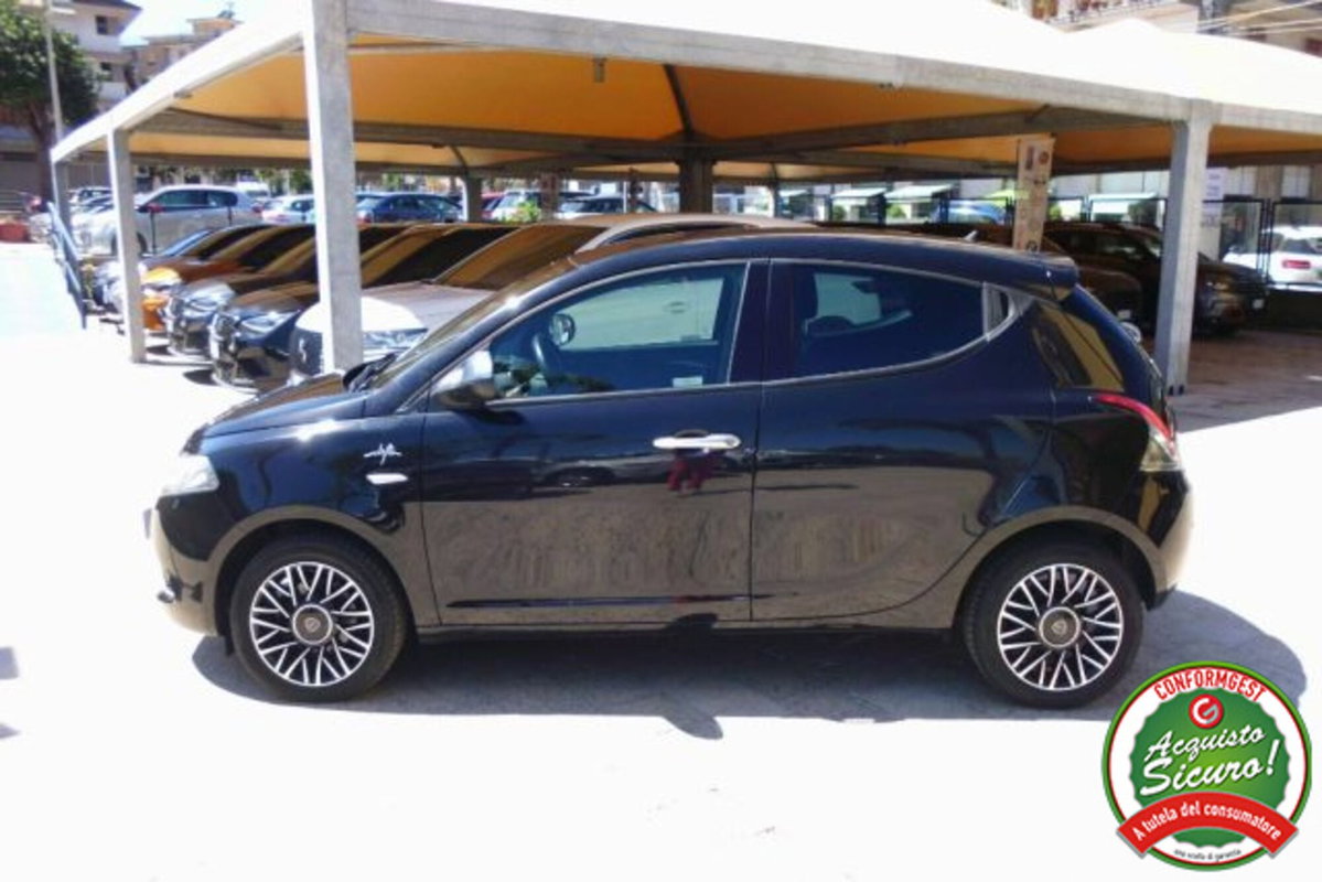 Lancia Ypsilon 1.2 69 CV 5 porte Gold (4)