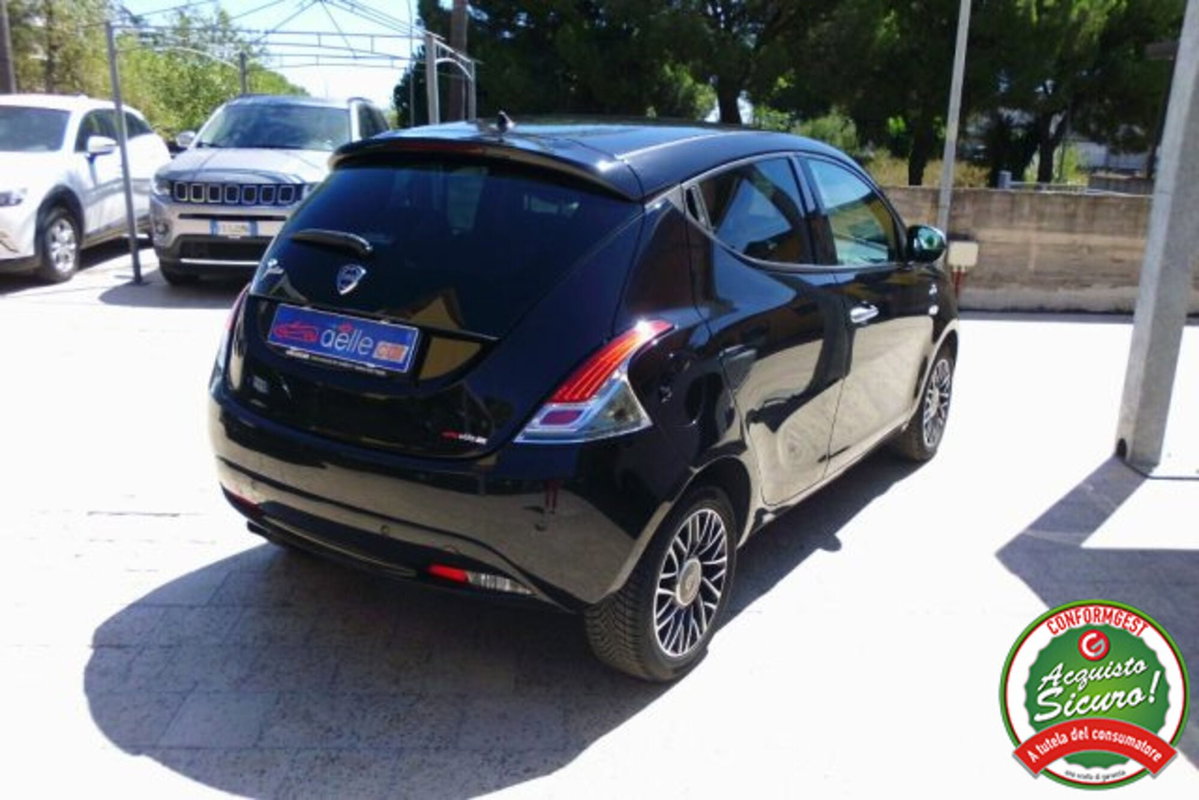 Lancia Ypsilon 1.2 69 CV 5 porte Gold (7)