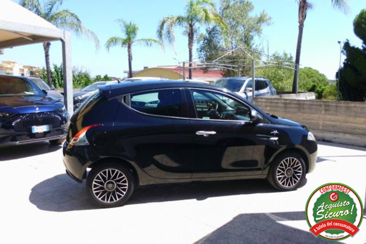 Lancia Ypsilon 1.2 69 CV 5 porte Gold (8)