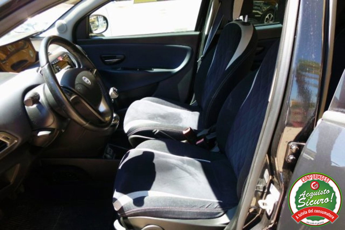 Lancia Ypsilon 1.2 69 CV 5 porte Gold (9)
