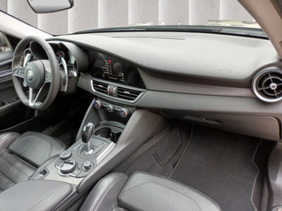 Alfa Romeo Giulia 2.2 Turbodiesel 210 CV AT8 AWD Q4 Veloce (10)