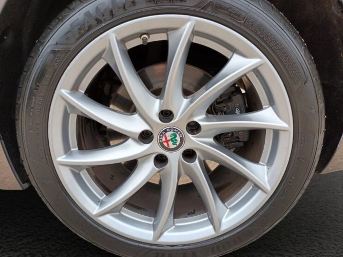 Alfa Romeo Giulia 2.2 Turbodiesel 210 CV AT8 AWD Q4 Veloce (17)