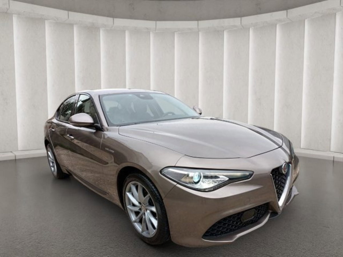 Alfa Romeo Giulia 2.2 Turbodiesel 210 CV AT8 AWD Q4 Veloce (3)