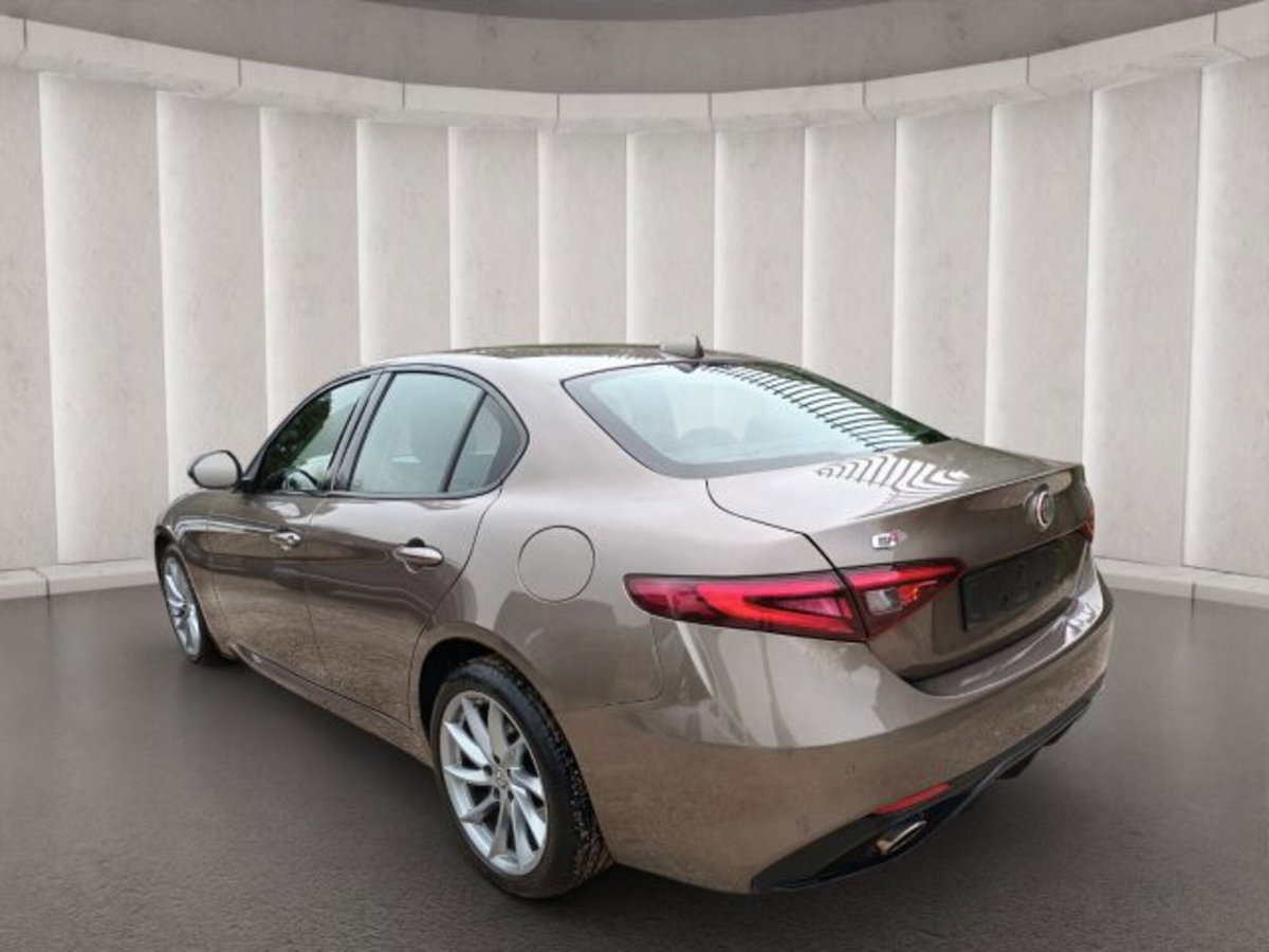 Alfa Romeo Giulia 2.2 Turbodiesel 210 CV AT8 AWD Q4 Veloce (4)