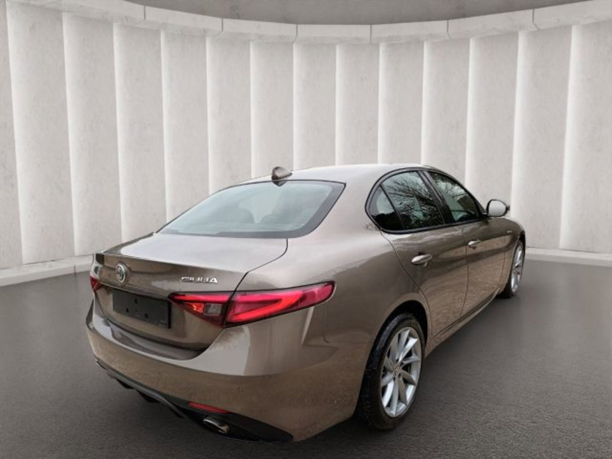 Alfa Romeo Giulia 2.2 Turbodiesel 210 CV AT8 AWD Q4 Veloce (5)