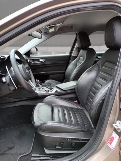 Alfa Romeo Giulia 2.2 Turbodiesel 210 CV AT8 AWD Q4 Veloce (6)