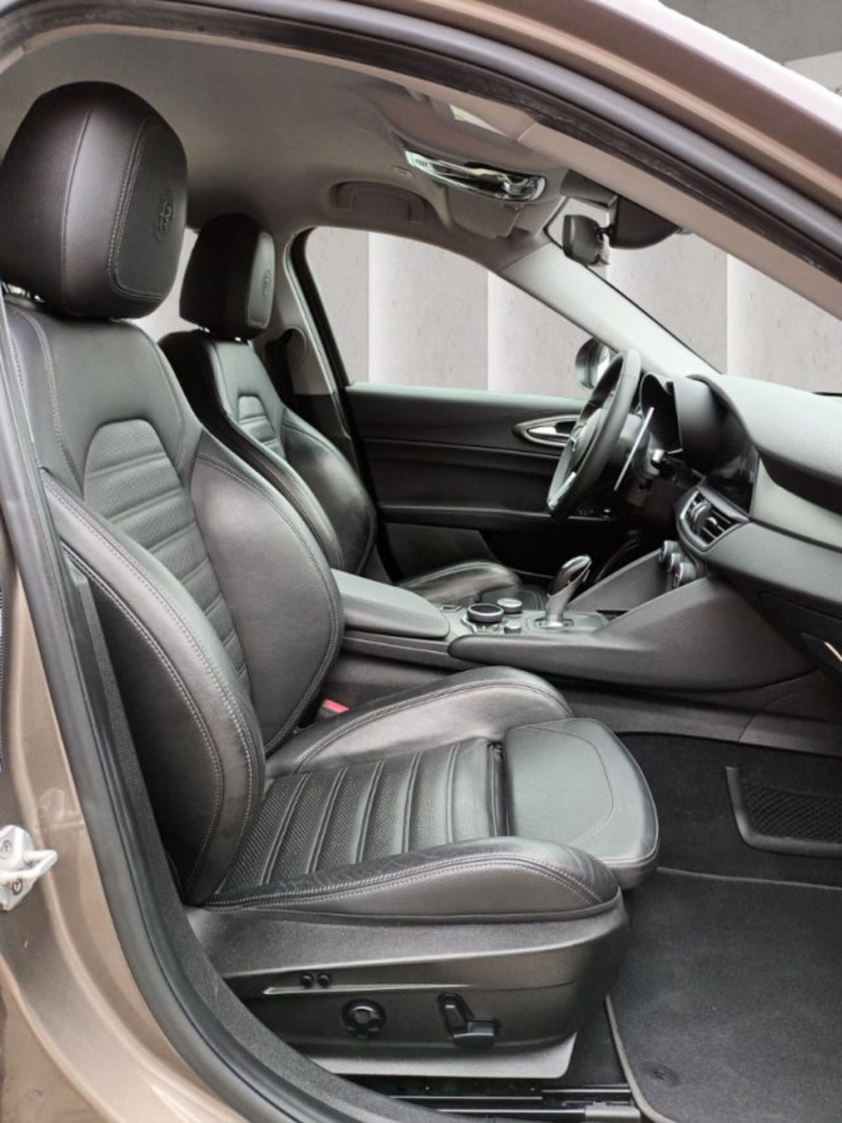 Alfa Romeo Giulia 2.2 Turbodiesel 210 CV AT8 AWD Q4 Veloce (8)