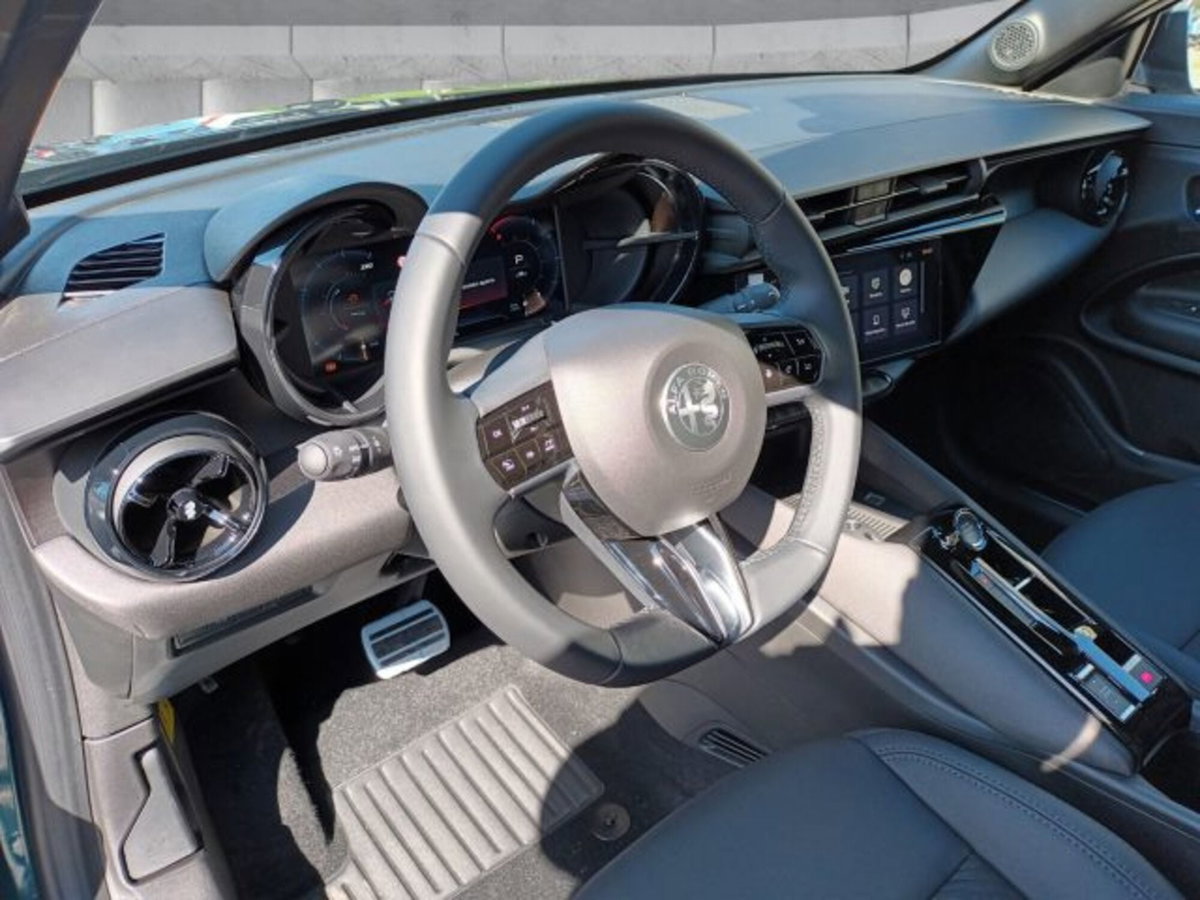 Alfa Romeo Junior elettrica Ti 156cv (14)