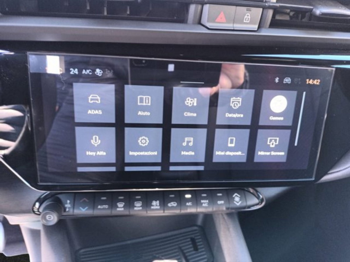 Alfa Romeo Junior elettrica Ti 156cv (15)