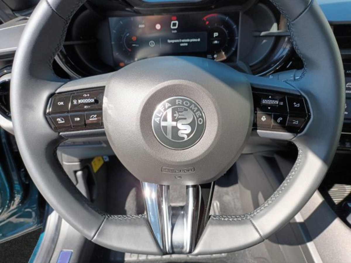 Alfa Romeo Junior elettrica Ti 156cv (19)