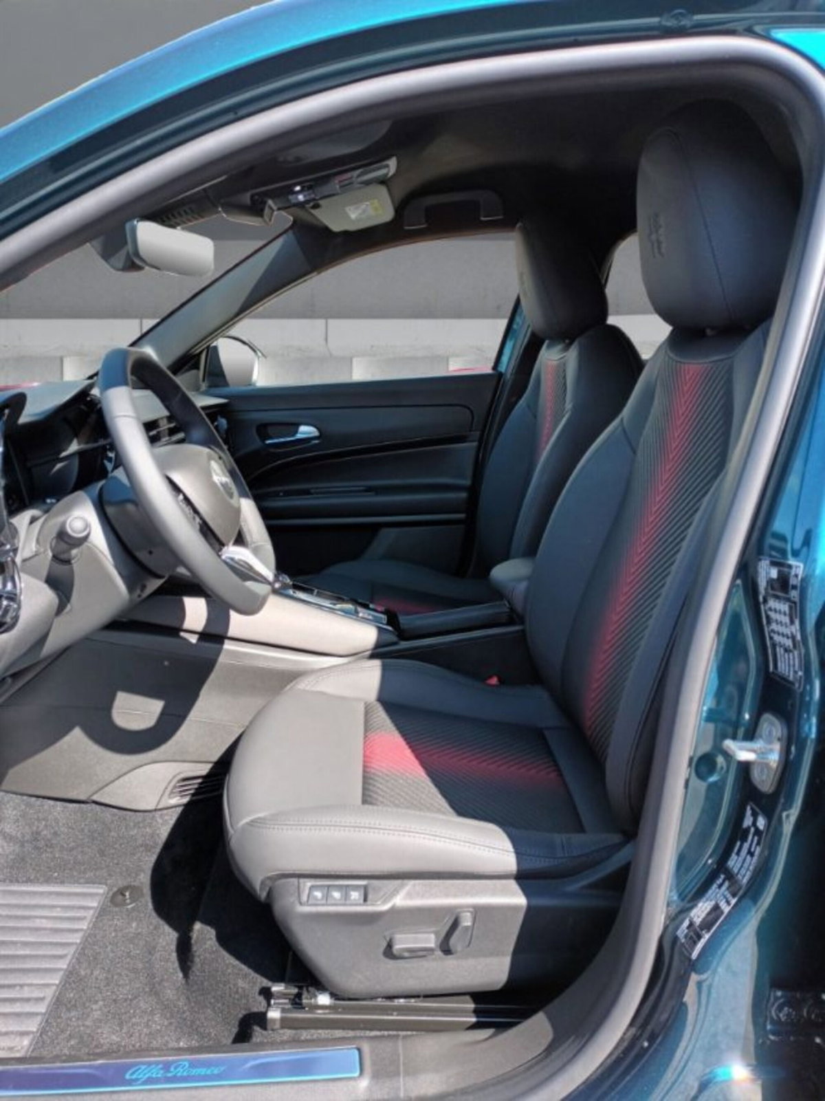 Alfa Romeo Junior elettrica Ti 156cv (8)