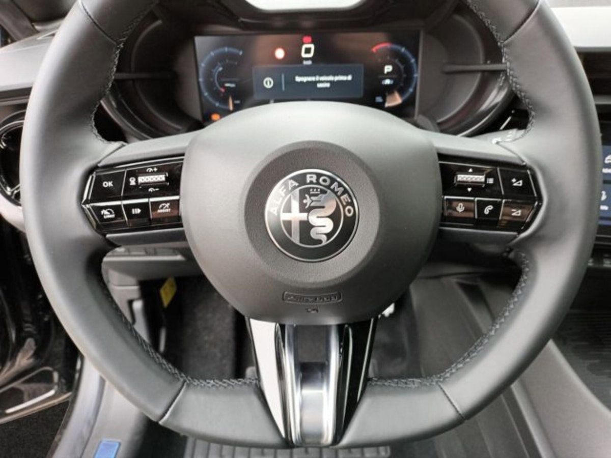 Alfa Romeo Junior elettrica Ti 156cv (19)