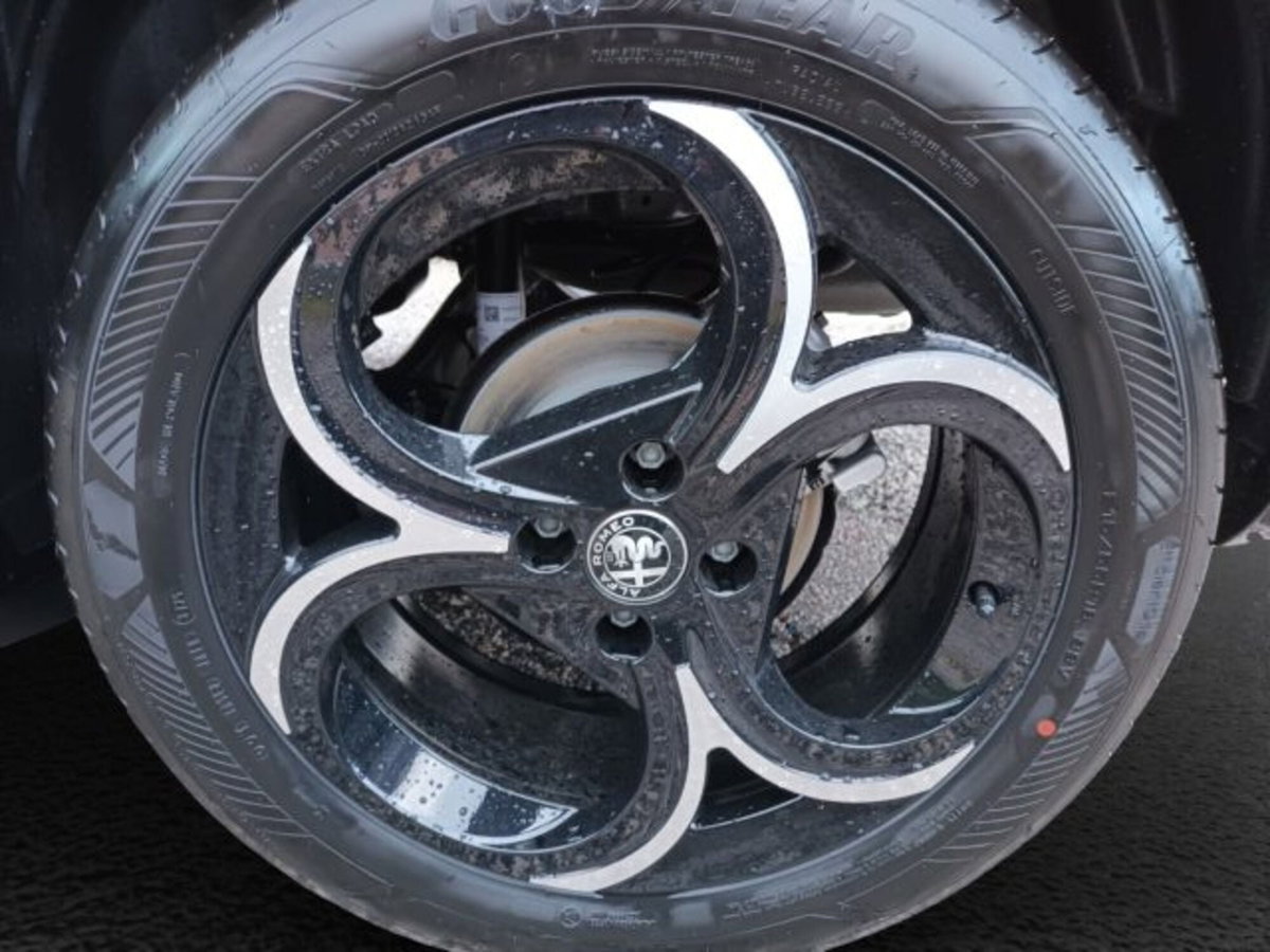 Alfa Romeo Junior elettrica Ti 156cv (20)